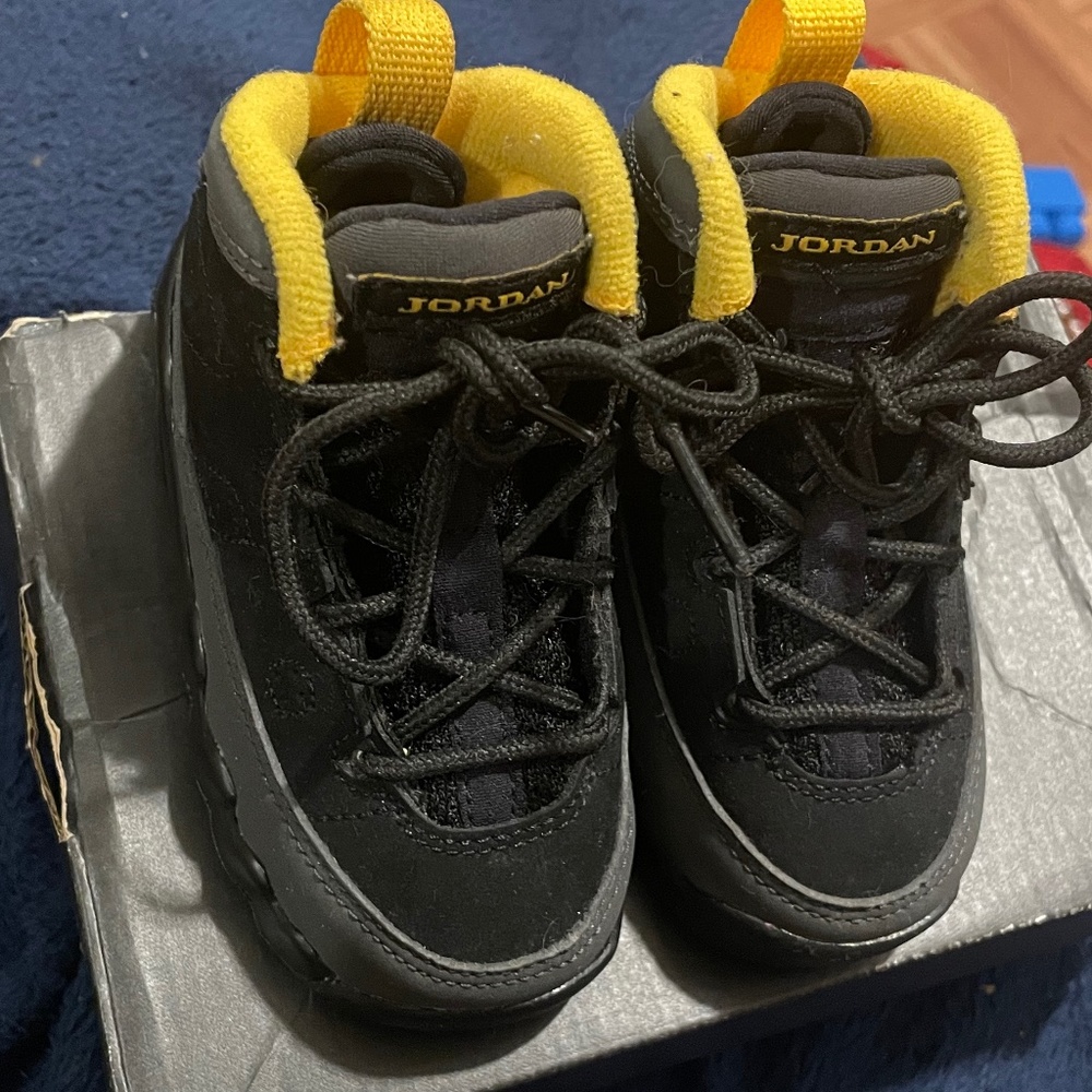 AIR JORDAN 9 RETRO GS "University Gold"